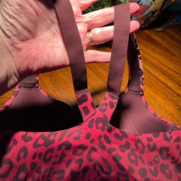 Victoria Sport Red/Black Underwire Foam Cup Bra in Animal Print Size 34DD. - Picture 5 of 6